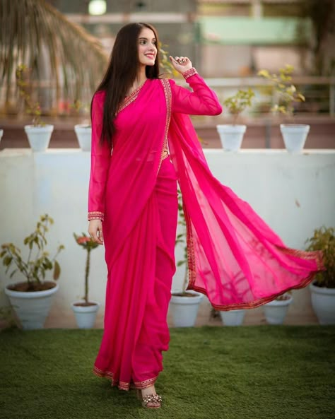 Mahnoor Sheikh, Dark Pink Saree, Silk Kurti Designs, Sarees For Girls, Backless Blouse Designs, Saree Style, Beautiful Sarees, Saree Poses