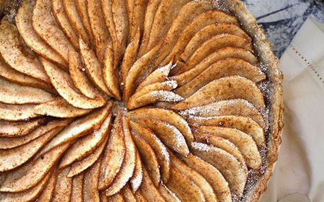 Ginger Pear Tart Recipe, Vegan Pear Tart, Almond And Pear Tart, Pear And Almond Tart, Vegan Treats, Vegan Snacks, Apple Pie, Vegan Desserts, Pear