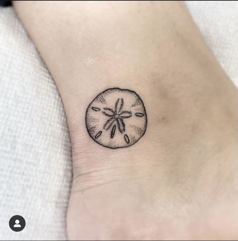 Cute Sea Creature Tattoos, Sand Dollar Nail Art, Sand Dollar Tattoo Ideas, Sea Dollar Tattoo, San Dollar Tattoo, Dainty Sand Dollar Tattoo, Shell Stick And Poke, Tiny Sand Dollar Tattoo, Small Sea Themed Tattoos