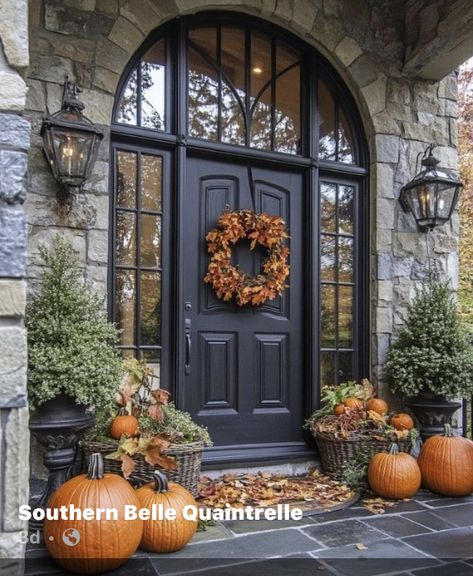 Front Steps Decorating Ideas, Fall Entryway Decor Outdoor, Fall Front Door Decor Entrance, Front Door Fall Decor Ideas, Fall Porches, Halloween Entryway, Fall Front Door Decor, Fall House, Fall Blue