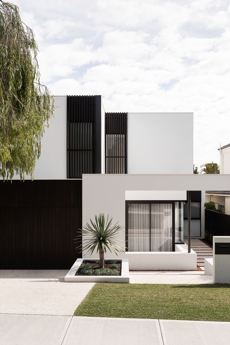 Mount Pleasant House - Robeson | Perth Residential Architect Modern Minimalist House, Modern House Facades, Modern Exterior House Designs, Residential Architect, Minimalist House Design, Perth Australia, Village House Design, Modern Architecture House, Design Exterior