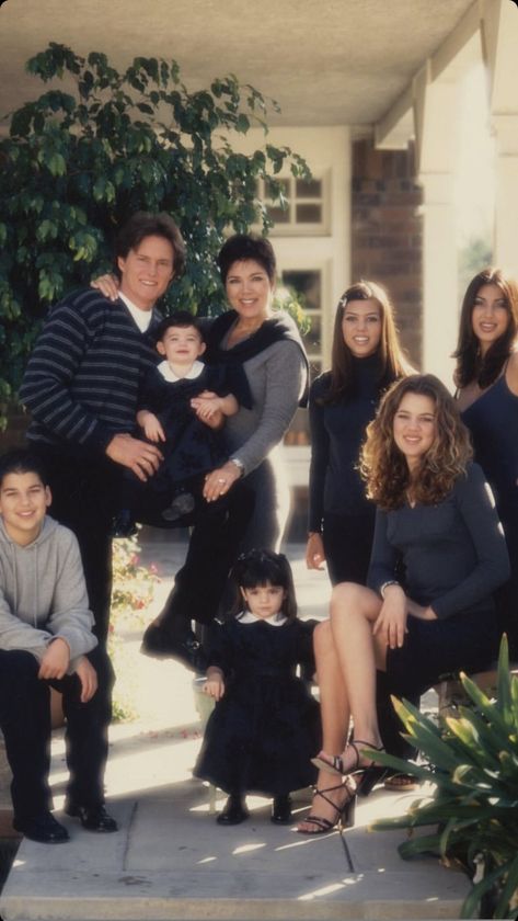 Kardashian Jenner Family, Kim Kardashian 2000's, Young Kim Kardashian, Kim Khloe Kourtney, Mother Daughter Pictures, Kloe Kardashian, Kim K Style, Jenner Family, Kardashian Family