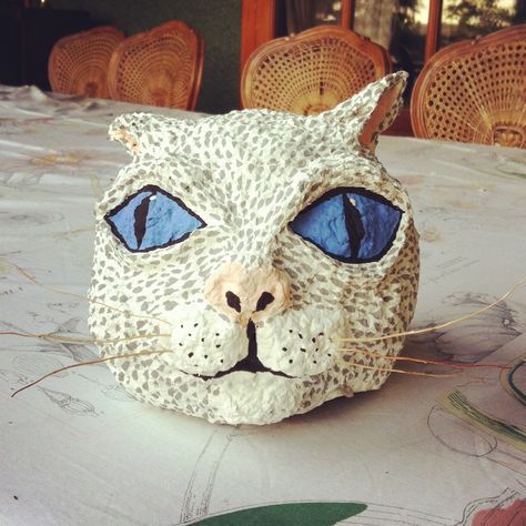 Mascara de papel mache Paper Mache Mask Diy, Papier Mache Mask, Mascara Papel Mache, Paper Mache Masks, Paper Mache Art Sculpture, Dinosaur Wedding, Paper Mache Projects, Paper Mache Mask, Paper Mache Animals