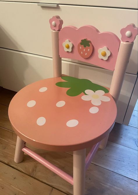 My picture, dreams came true today Mother Garden Strawberry, Strawberry Accessories, Teacher Chairs, Garden Strawberry, Strawberry Stuff, Mother Garden, Strawberry Theme, Pinterest Room, Big Scary