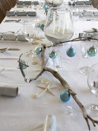 Beach Christmas table with blue ball ornaments hung on driftwood branch... http://www.completely-coastal.com/2013/12/driftwood-Christmas.html Beach Christmas Decorations Diy, Australian Christmas Table, Nautical Centerpieces, Things To Do During Christmas, Driftwood Christmas Decorations, Beach Christmas Party, Australian Christmas Cards, Beach Christmas Decor, Seaside Christmas