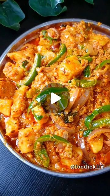 Aloo Capsicum Recipe, Boiled Potato Recipes, Boiled Potatoes Recipe, Capsicum Curry, Masala Aloo, Capsicum Recipes, Haldi Powder, Aloo Curry, Kasuri Methi