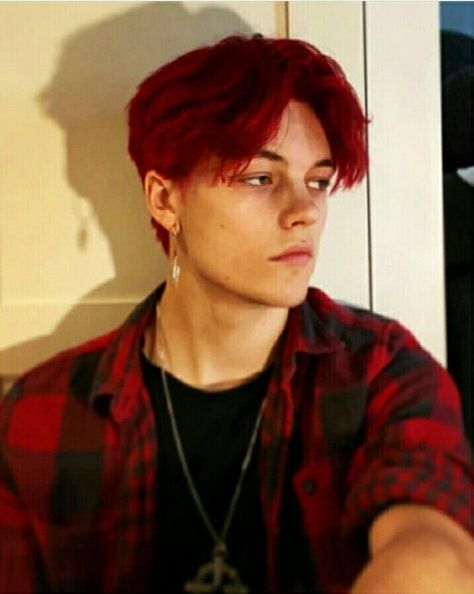 Eboy Hair, Best Hair Dye, Undercut Men, Short Red Hair, Hair Undercut, Character Inspiration Male, Shot Hair Styles, Undercut Hairstyles, Actor Model