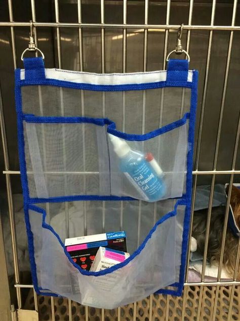 Veterinary ideas/hacks.  Patient medication holder to clip on kennel or cage.  #veterinaryhacks #veterinarymedicationorganizer #veterinarymedicationholder #vetmedtips #vetmedideas #vetmedorganization Vet Office Decor, Vet Tech Humor, Veterinary Tech, Equine Veterinary, Vet Office, Veterinary Assistant, Vet Medicine, Vet School, Pet Hotel