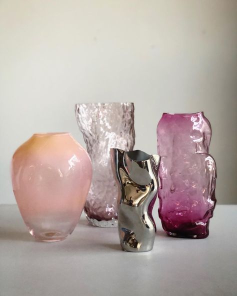 Interesting Vases, Vase Glass, Glass Blown Vase, Pretty Vase, Glass Objects, Unique Vase, Aesthetic Glass, Cool Vases, Unique Furniture Pieces