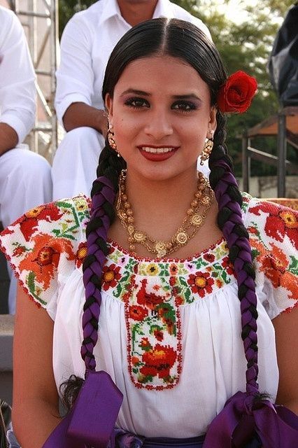 Beautiful Mestizo woman of Northern Belize Latina Reference, Mexican Beauty, Mexican Fashion, Mexican Heritage, America Latina, Mexican Women, Mode Boho, Mexican Dresses, We Are The World