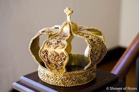 Crafting a Crown Fit for a Queen | Shower of Roses Blog How To Make A Kings Crown, Crown Decorating Craft, Royal Party Theme Decoration, Crown Centerpiece Ideas, Diy Crown Queen, Diy Crowns, Guessing Jar, Santa Lucia Day, Flower Wall Hanging Decor