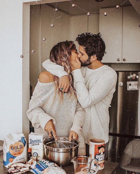 couple baking in the kitchen Wedding Fotos, Love Magazine, Goals Pictures, Couple Picture Poses, Foto Poses, Shooting Photo, Photo Couple, Cute Relationship Goals, Couples In Love