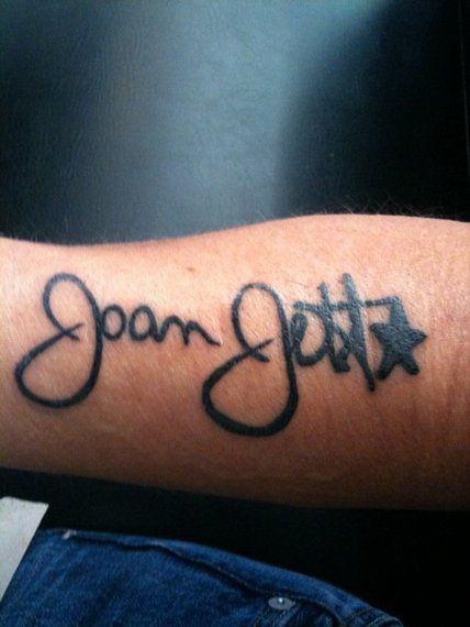 Joan Jett's signature tattooed. Jett Tattoo, Joan Jett The Runaways, Cute Tats, The Runaways, Joan Jett, Amazing Tattoos, Body Tattoos, Cool Tattoos, Tattoo Quotes