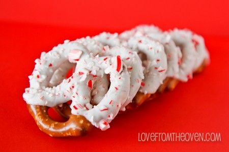 Chocolate Covered Pretzels are my favorite easy go to treat! A combo of salty, sweet, creamy and crunchy, everyone loves them. Check out my video tutorial! Peppermint Bark Puppy Chow, Pretzel Ideas, Culinary Knowledge, Xmas Foods, Dipping Chocolate, Diy Christmas Treats, Peppermint Dessert, Pretzel Desserts, Candy Melt