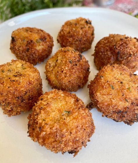 Southern Grit Balls Grit Balls Recipe, Fried Grit Balls, Grit Balls, Leftover Grits, Fried Grits, Football Food Appetizers, Southern Grits, Clean The Kitchen, Shrimp Balls