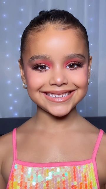 Ballet Makeup Kids, Makeup For Kids Girls Make Up, Recital Makeup For Kids, Kids Makeup Looks, Kids Makeup Ideas, Gymnastics Makeup, Makeup Concert, Recital Makeup, Kid Makeup