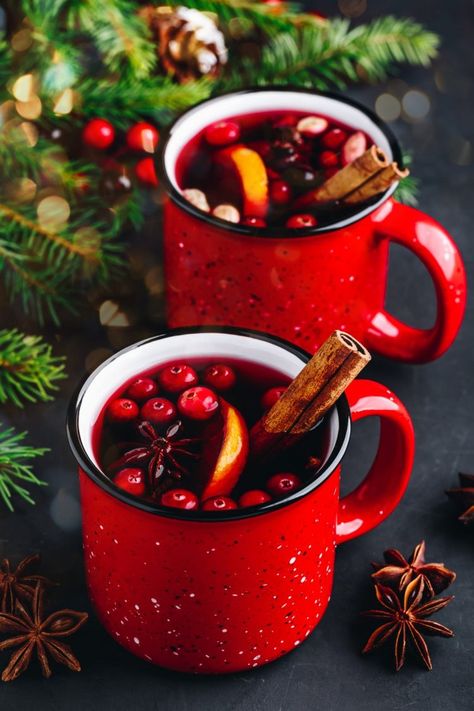 Hot Punch Recipe, Christmas Party Finger Foods, Winter Garden Party, Christmas Party Snacks, Cranberry Punch, Hot Winter Drinks, Christmas Desserts Party, Recipes For The Holidays, Jellied Cranberry Sauce