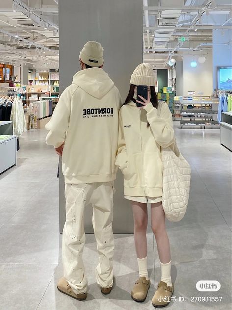 Couple Outfits Matching Relationship Goals, Couple Outfits Matching Casual, Couple Outfits Korean, Matching Fits Couples, Matching Rave Outfits, Couple Outfits Matching, Couple Fits, Couple Pic, Fit Couple