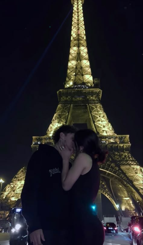 Kiss Pose, Pose Ideas, Kiss, Paris