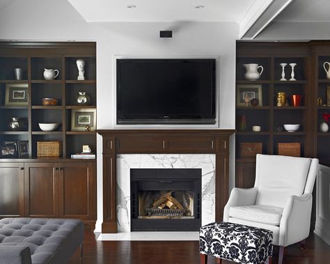 Traditional Family Room Gas Fireplace Tv Design, Pictures, Remodel, Decor and Ideas Bookshelf Baskets, Traditional Family Room Design, Dark Stained Cabinets, Family Room Design Ideas, Wood Fireplace Surrounds, Wood Mantle Fireplace, Fireplace Bookshelves, Traditional Family Room, Shelves Design