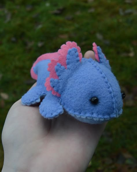 Felt Axolotl, Spooky Dinosaur, Dinosaur Pumpkin, Felt Crafts Kids, Blue Axolotl, Felt Stuffed Animals, Plushie Ideas, Felt Plushies, Felt Plushie