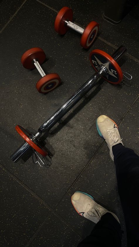 Orange Workout Aesthetic, Orange Gym Aesthetic, Red Gym Aesthetic, Dark Red Gym Aesthetic, Gym Dark Aesthetic, Fitness Aesthetic Gym Brown, Orange Gym, Dream Music, I Love My Friends