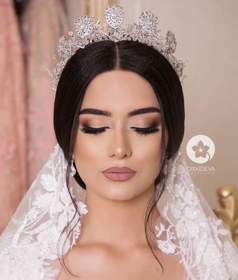 elegant bridal makeup Elegant Bridal Makeup, Gorgeous Bridal Makeup, Amazing Wedding Makeup, Wedding Eye Makeup, Crystal Wedding Tiaras, Wedding Makeup Tips, Linda Hallberg, Bridal Makeup Natural, Bridal Makeup Wedding