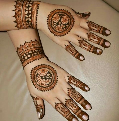 Hand Mehndi Designs, Back Hand Mehndi, Mehndi Designs For Kids, Simple Mehndi Designs Fingers, Very Simple Mehndi Designs, Engagement Mehndi Designs, Full Mehndi Designs, Mehndi Decor, Latest Bridal Mehndi Designs