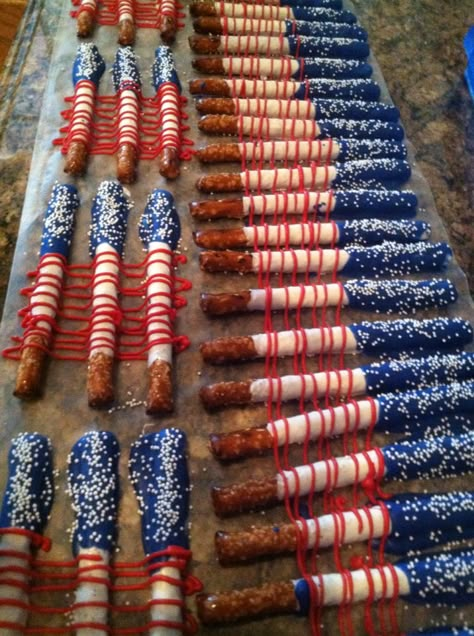 Captain America pretzels Captain America Party, Patriotic Treats, Captain America Birthday, Unique Treats, America Party, Patriotic Food, America Birthday, July Desserts, Covered Pretzels