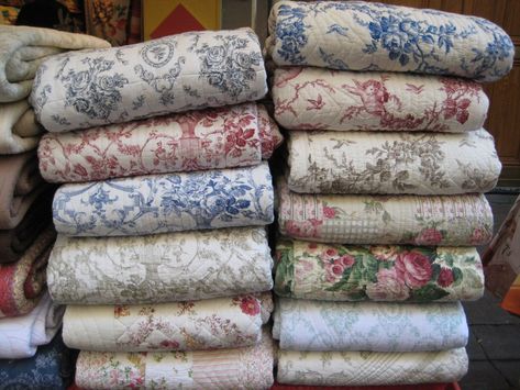 French Quilt, French Fabrics, French Country Design, French Fabric, Linens And Lace, French Country Decor, Country French, French Country Style, Cheap Decor