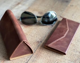 MisterCrafter - Etsy Sweden Leather Sunglass Case, Leather Glasses Case, Sunglasses Holder, Glasses Cases, Custom Sunglasses, Glasses Holder, Leather Workshop, Sunglass Holder, Accessories Ideas