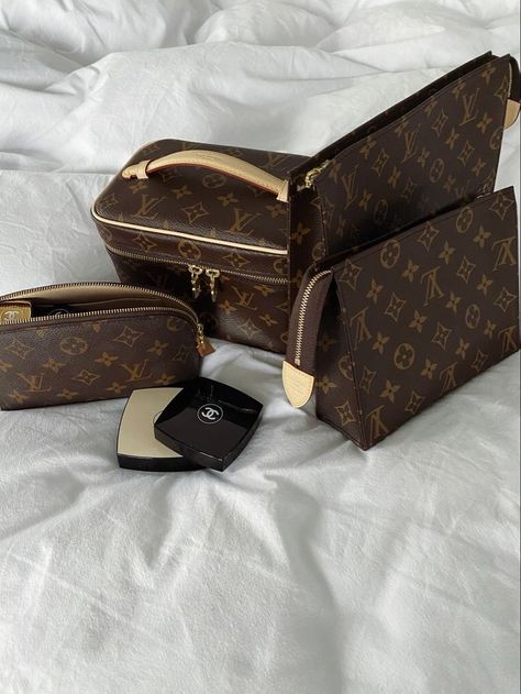 Muebles Aesthetic, Ig Flicks, Life Visualization, Istanbul Shopping, Louis Vuitton Makeup, Words Inspiration, Buy Louis Vuitton, Chanel Makeup, Luxury Lifestyle Dreams