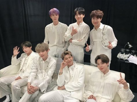 190602 Twitter Update Hello London, Park Jimim, Bts Official Twitter, Bts Group Photos, Group Photo, Bts Group, About Bts, Bts Members, Boy Scouts