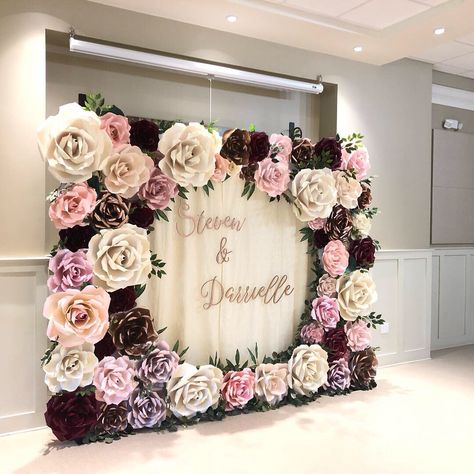 Easy Wedding Backdrop, Wedding Backdrop Diy, Wedding Flowers Decorations, Giant Paper Flower Backdrop, Paper Flower Wall Wedding, Giant Paper Flower, Paper Flowers Diy Easy, Flower Backdrop Wedding, Flower Wall Wedding