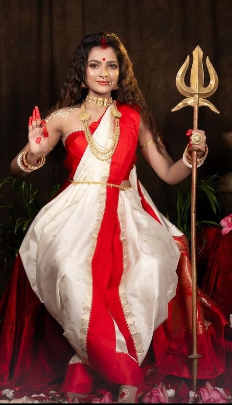 Navratri Shoot Pose, Durga Look Photoshoot, Durga Maa Photoshoot, Bengali Look For Durga Puja, Agomoni Photoshoot, Agomoni Shoot, Navratri Photoshoot, Nava Durga, Zubeen Garg