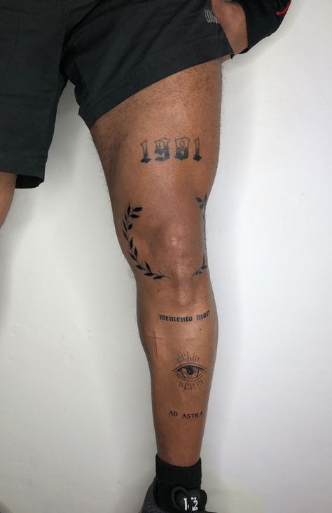 Knee Sleeve Tattoo, Knee Number Tattoo, Back Leg Tattoo Men, Wings Knee Tattoo, Tattoo Knee Men, Men Knee Tattoo, Tattoos Around Knee, Leg Tattoos Simple, Man Leg Tattoo