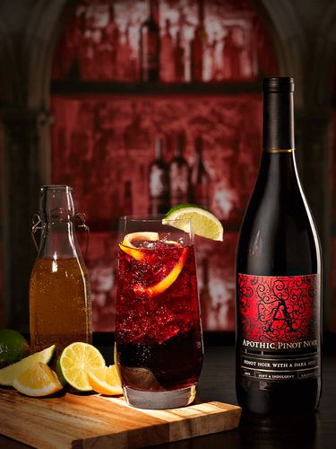 Apothic Pinot Noir Highball | Pinot Noir and Ginger Ale Recipe | Apothic Wines Red Wine Cocktails, Ginger Ale Recipe, Ginger Beer Cocktail, Sparkling Red Wine, Wine Cocktail Recipes, Ale Recipe, Wine Games, Chocolate Cocktails, Bourbon Drinks