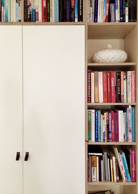 Bookshelf And Wardrobe, Wardrobe Bookshelf Ideas, Wardrobe And Bookshelf Design, Wardrobe With Bookshelves, Wardrobe With Book Shelf Design, Wardrobe With Bookshelf, Wardrobe Plywood, Small Flat Decor, Plywood Bookshelf