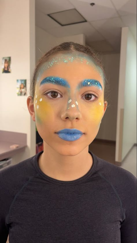 Flounder Face Makeup, Flounder Hair Ideas, Nemo And Dory Costume Diy, Flounder Makeup The Little Mermaid, Fish Face Makeup, Flounder Face Paint, Nemo Makeup Face, Finding Nemo Makeup Ideas, Flounder Headband