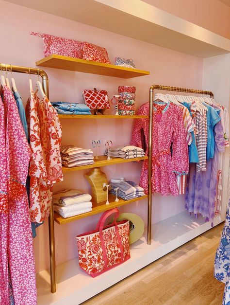 Preppy Boutique Interior, Rollerrabbit Preppy, Boutique Organization, Nyc Stores, Hangout Room Ideas, Preppy Stores, Colorful Boutique, Preppy Boutique, Preppy Closet