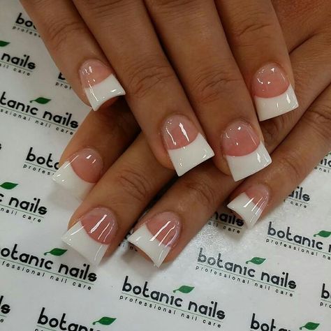 Love the tips on how wide they are Flare Nails Acrylics, Thick French Tip Nails, Birthday Toes, Thick French Tip, Duck Flare Nails, Flare Acrylic Nails, Flare Nails, White Tip Nails, Wide Nails