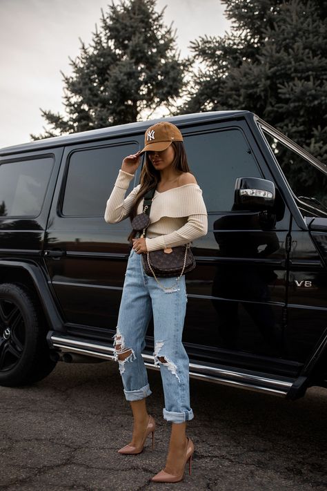 Nude Sweater, Maria Vizuete, Mia Mia Mine, Baggy Jeans Outfit, White Knit Dress, Luxe Loungewear, Mia Mia, Spring Denim, Street Style Edgy