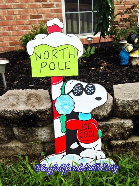 Diy Christmas Yard Art, Charlie Brown Christmas Decorations, Snoopy Christmas Decorations, Classroom Holiday Crafts, Peanuts Gang Christmas, Christmas Parade Floats, Outdoor Christmas Decorations Yard, Christmas Cutouts, Wooden Christmas Crafts