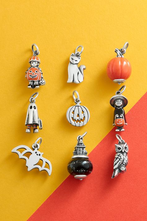 It's time to bring out the Halloween-themed charm bracelets! 🎃🧡 Cheap Halloween Charm Jewelry, Silver Halloween Jewelry With Charms, Halloween Silver Charm Jewelry, Halloween Black Charm Bracelet, Halloween Novelty Jewelry With Charms, James Avery Charms, James Avery Jewelry, James Avery, Cat Charm