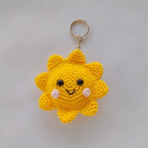 Crochet Sun Amigurumi Free Pattern, Crochet Sunshine Pattern, Sun Pattern Crochet, Sunflower Keychain Crochet Pattern, Crochet Sun Amigurumi, Crochet Sun Keychain, Crochet Sun Pattern, Sun Crochet Pattern Free, Sun Amigurumi