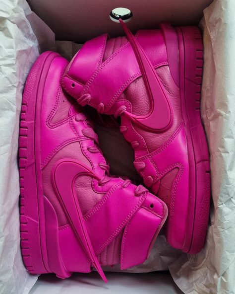 Nike Dunk High, Dunk High, Fenty Puma, Bow Sneakers, Nike Fashion, Osprey Backpack, Athletic Fashion, Sneaker Brands, Nike Dunk