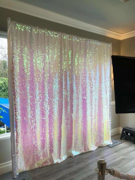 Sequin Backdrop Ideas, Backdrop For Photobooth, Backdrop Ideas Diy, Mermaid Birthday Party Decorations, Black Tablecloth, Sequin Backdrop, Pc Gaming Setup, Backdrop Photo, Mermaid Theme Party