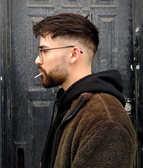 20 Coolest Messy Undercut Hairstyles for Men – HairstyleCamp Messy Undercut, Undercut Hairstyles For Men, Faded Beard Styles, Very Short Hair Men, Undercut Hairstyle, Mens Haircuts Short Hair, Mens Hairstyles With Beard, Messy Haircut, Beard Styles Short