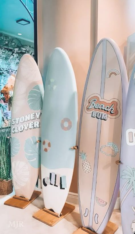 Beach Phone Wallpaper, Surf Room Decor, Surfboard Painting, Phone Wallpaper Iphone, Beach Room Decor, Beach Wall Collage, Iphone Wallpaper Preppy, Surf Room, Wallpaper Preppy