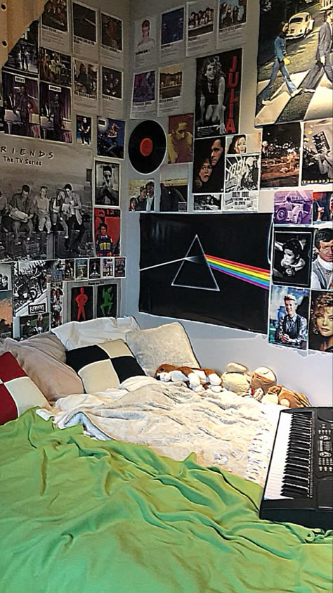 Bedroom Ideas Rock And Roll, Room Ideas Aesthetic Men Vintage, Rockstar Dorm Room, Band Poster Bedroom, Room Covered In Posters, Drums In Bedroom, 80s Rock Room Aesthetic, Band Poster Wall Room Ideas, Edgy Dorm Room